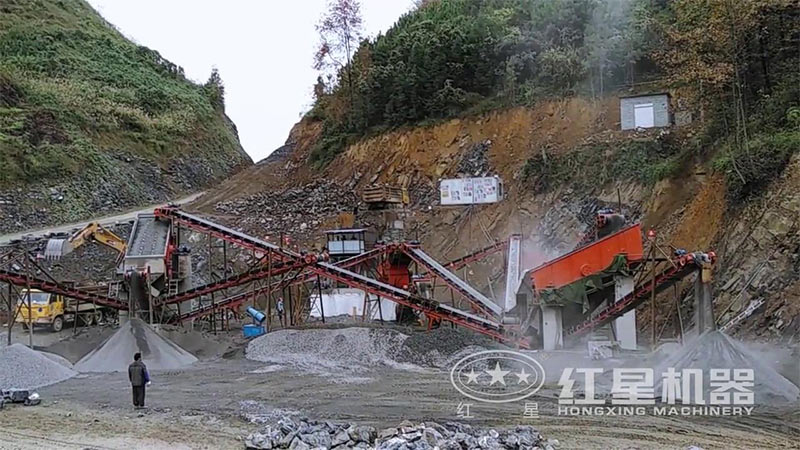 河南嵩县时产100吨石灰石破碎加工生产现场