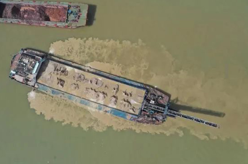 广东非法采砂船只