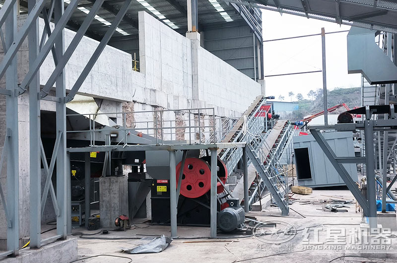 CJ欧版颚式破碎机工作现场图片