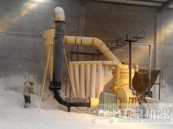 传统磨粉机生产现场