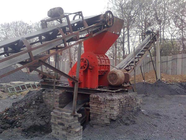 升级版双级煤矸石粉碎机作业客户现场