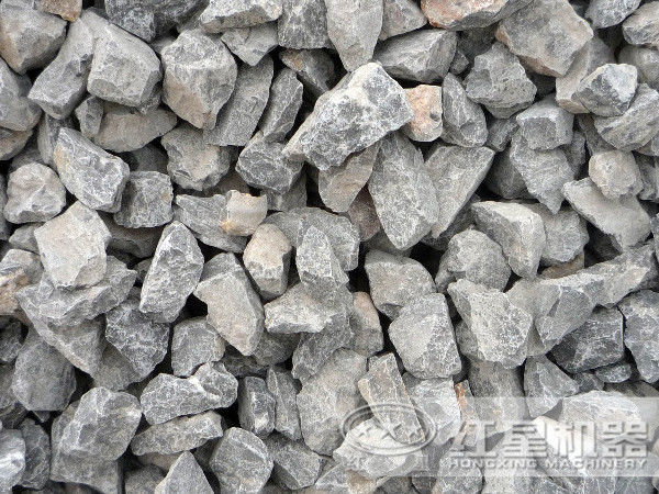 粉碎石灰石建议使用的大型矿石破碎机是鳄嘴式的，还是锤式的？