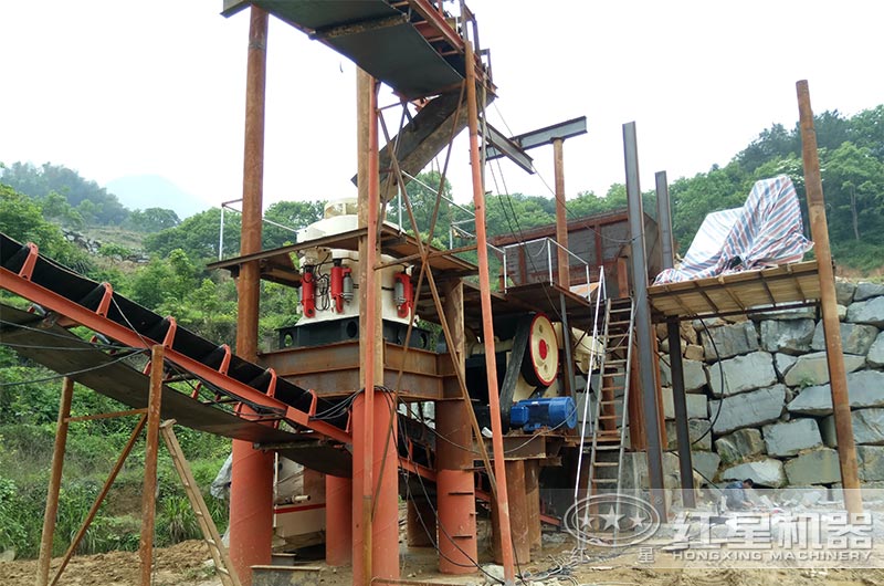 花岗岩颚式碎石机加圆锥碎石机加工现场