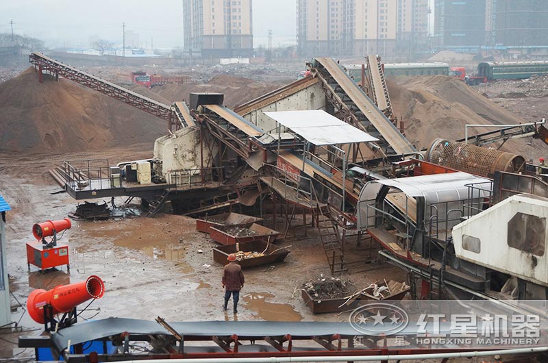 湖南株洲采用移动碎石设备处理建筑垃圾现场