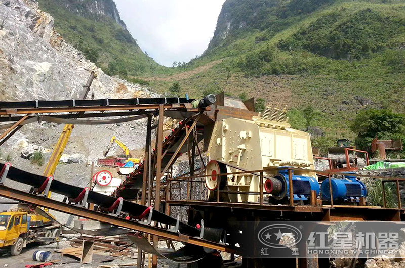 1520反击式破碎机生产石油焦现场